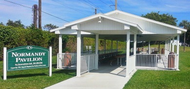 You will love this move in ready, 2 bedroom 2 bath beautifully on Kings Point Golf -Flanders Way in Florida - for sale on GolfHomes.com, golf home, golf lot