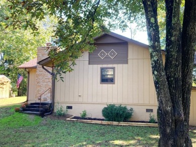 QUIET CUL-DE-SAC HOME with common property to the NORTH GOLF on Cherokee Village North Course in Arkansas - for sale on GolfHomes.com, golf home, golf lot