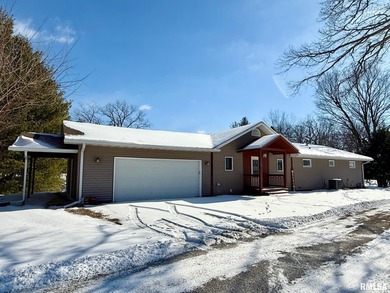 GORGEOUS 3 bed/ 2.5 ba Lake Petersburg home tucked in a private on Shambolee Golf Club  in Illinois - for sale on GolfHomes.com, golf home, golf lot