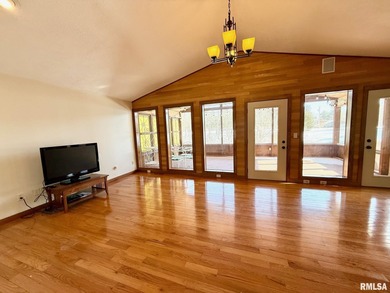 GORGEOUS 3 bed/ 2.5 ba Lake Petersburg home tucked in a private on Shambolee Golf Club  in Illinois - for sale on GolfHomes.com, golf home, golf lot