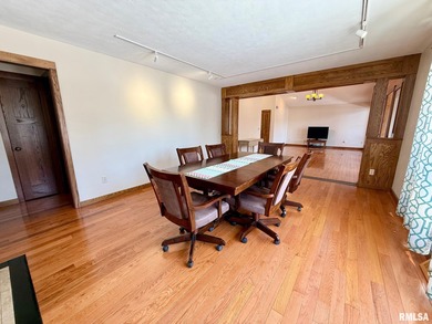 GORGEOUS 3 bed/ 2.5 ba Lake Petersburg home tucked in a private on Shambolee Golf Club  in Illinois - for sale on GolfHomes.com, golf home, golf lot