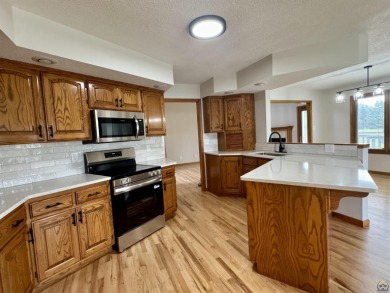 4 bedroom, 3 bathroom home that backs up to the golf course on Berkshire Golf Club in Kansas - for sale on GolfHomes.com, golf home, golf lot
