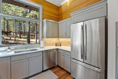 Welcome to GM 419 where beauty and tranquility await. In 2022 on Black Butte Ranch Golf Club Glaze Meadow in Oregon - for sale on GolfHomes.com, golf home, golf lot