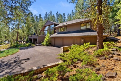 Welcome to GM 419 where beauty and tranquility await. In 2022 on Black Butte Ranch Golf Club Glaze Meadow in Oregon - for sale on GolfHomes.com, golf home, golf lot