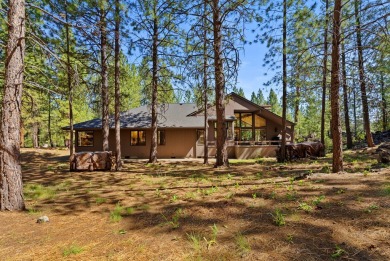 Welcome to GM 419 where beauty and tranquility await. In 2022 on Black Butte Ranch Golf Club Glaze Meadow in Oregon - for sale on GolfHomes.com, golf home, golf lot