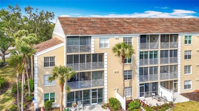 BRAND NEW AC! ELEVATOR BUILDING! TURN-KEY FURNISHED & MOVE-IN on Plantation Golf and Country Club in Florida - for sale on GolfHomes.com, golf home, golf lot