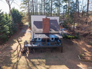 Well-maintained home located in the desirable Tanglewood Shores on Tanglewood Shores Golf Club in Virginia - for sale on GolfHomes.com, golf home, golf lot