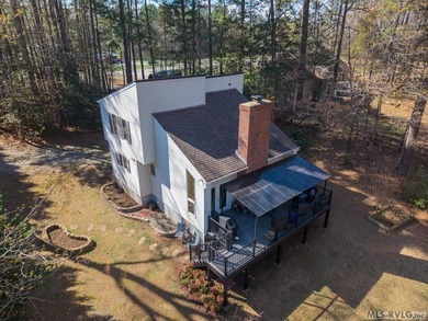 Well-maintained home located in the desirable Tanglewood Shores on Tanglewood Shores Golf Club in Virginia - for sale on GolfHomes.com, golf home, golf lot