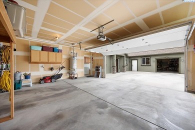 MLS# 284174 Welcome to 2953 Crosswater Loop, an exceptional on Horn Rapids Golf Club in Washington - for sale on GolfHomes.com, golf home, golf lot