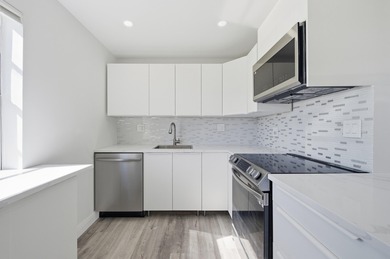 **TRUE CORNER UNIT** Welcome to 193 Burgundy E, a beautifully on Kings Point Golf -Flanders Way in Florida - for sale on GolfHomes.com, golf home, golf lot