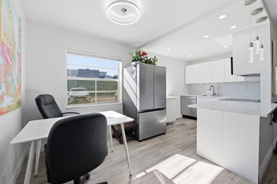 **TRUE CORNER UNIT** Welcome to 193 Burgundy E, a beautifully on Kings Point Golf -Flanders Way in Florida - for sale on GolfHomes.com, golf home, golf lot