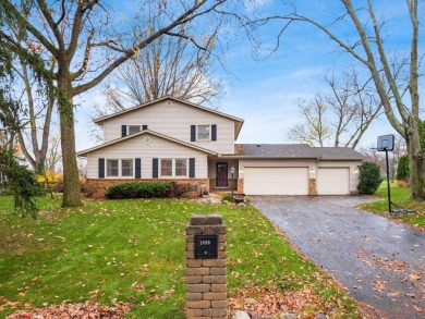 Welcome to this amazing property located in the much on Worthington Hills Country Club in Ohio - for sale on GolfHomes.com, golf home, golf lot