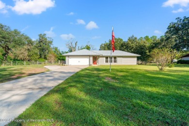 There's room for all the family with this 4 bedroom/2 bathroom on Brooksville Country Club At Majestic Oaks in Florida - for sale on GolfHomes.com, golf home, golf lot