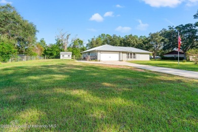 There's room for all the family with this 4 bedroom/2 bathroom on Brooksville Country Club At Majestic Oaks in Florida - for sale on GolfHomes.com, golf home, golf lot