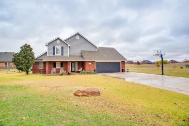 Beautiful home in Pheasant Run East with Golf Course view on Pheasant Run in Oklahoma - for sale on GolfHomes.com, golf home, golf lot