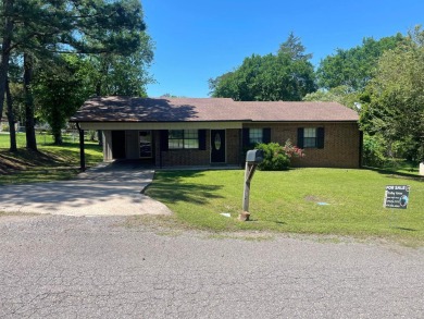 This cozy 3 bed 1.5 bath home is in a quiet neighborhood on a on Russellville Country Club in Arkansas - for sale on GolfHomes.com, golf home, golf lot