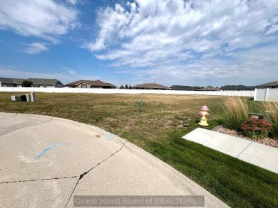 This expansive residential lot is the perfect canvas for your on Indianhead Golf Club in Nebraska - for sale on GolfHomes.com, golf home, golf lot