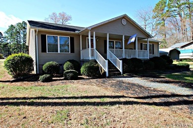 Affordable home in the desirable neighborhood of Tanglewood on Tanglewood Shores Golf Club in Virginia - for sale on GolfHomes.com, golf home, golf lot