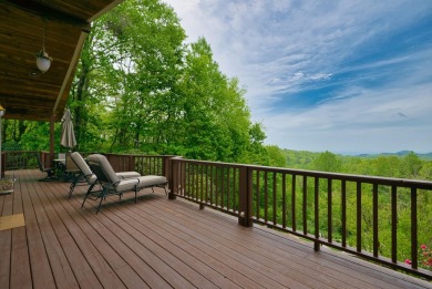 Personal retreat awaits you in meticulously renovated 2BR, 2BA on Skyland Lakes Golf Course in Virginia - for sale on GolfHomes.com, golf home, golf lot