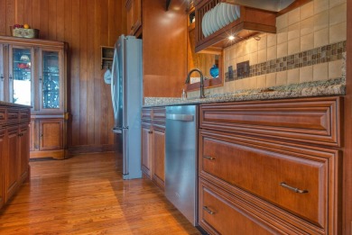 Personal retreat awaits you in meticulously renovated 2BR, 2BA on Skyland Lakes Golf Course in Virginia - for sale on GolfHomes.com, golf home, golf lot