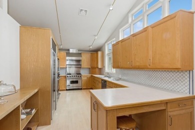 FRESH AND SLEEK CONDOMINIUM combining clean lines with practical on Elks Lodge 590 in Iowa - for sale on GolfHomes.com, golf home, golf lot