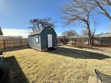 This cozy 3 bedroom 2 bath home is ready for you! 2-car garage on Woodward Municipal Golf Course in Oklahoma - for sale on GolfHomes.com, golf home, golf lot