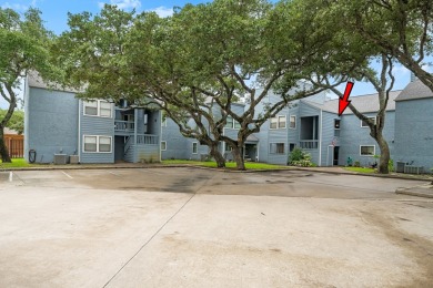 Updated, 2 bed/2 bath Hidden Oaks Condo #214 in highly desirable on Rockport Country Club in Texas - for sale on GolfHomes.com, golf home, golf lot