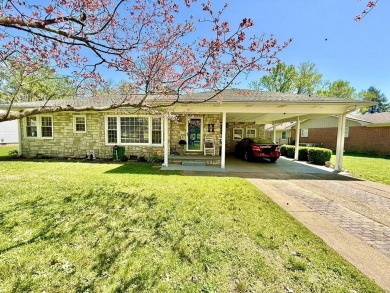 Adorable home in sought after Hunting Creek. This charming 1950s on Hopkinsville Golf and Country Club in Kentucky - for sale on GolfHomes.com, golf home, golf lot