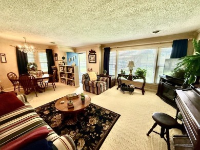 Adorable home in sought after Hunting Creek. This charming 1950s on Hopkinsville Golf and Country Club in Kentucky - for sale on GolfHomes.com, golf home, golf lot