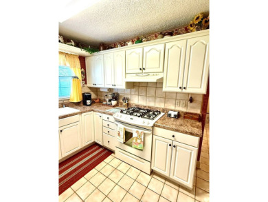 Adorable home in sought after Hunting Creek. This charming 1950s on Hopkinsville Golf and Country Club in Kentucky - for sale on GolfHomes.com, golf home, golf lot