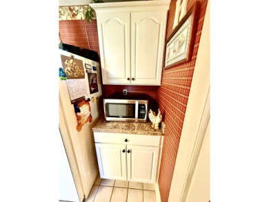 Adorable home in sought after Hunting Creek. This charming 1950s on Hopkinsville Golf and Country Club in Kentucky - for sale on GolfHomes.com, golf home, golf lot