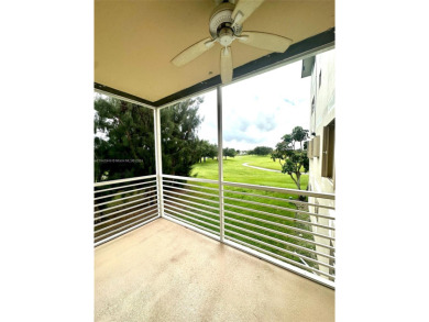 Beautifully maintained 2/2 corner unit, features a comfortable on Davie Golf Club in Florida - for sale on GolfHomes.com, golf home, golf lot