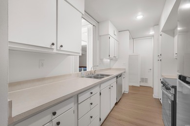 STUNNING ARCHITECTURE - 575 BELVEDERE DR.  BELVEDERE GARDENS on Belvedere Golf Club in Arkansas - for sale on GolfHomes.com, golf home, golf lot