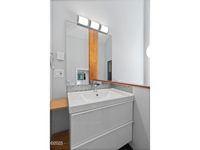 Dreaming of the Oregon Coast? Don't miss this delightful home on Salishan Spa and Golf Resort in Oregon - for sale on GolfHomes.com, golf home, golf lot