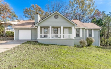 Don't miss out on this wonderful, 2 bedroom, 2 bath home. Home on Indian Hills Country Club in Arkansas - for sale on GolfHomes.com, golf home, golf lot