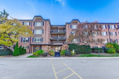 Perfect 2 Bedroom, 2 Bath Condo in Mallard Cove! Prepare to fall on Arlington Lakes Golf Club in Illinois - for sale on GolfHomes.com, golf home, golf lot