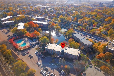 Perfect 2 Bedroom, 2 Bath Condo in Mallard Cove! Prepare to fall on Arlington Lakes Golf Club in Illinois - for sale on GolfHomes.com, golf home, golf lot