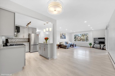 Perfect 2 Bedroom, 2 Bath Condo in Mallard Cove! Prepare to fall on Arlington Lakes Golf Club in Illinois - for sale on GolfHomes.com, golf home, golf lot