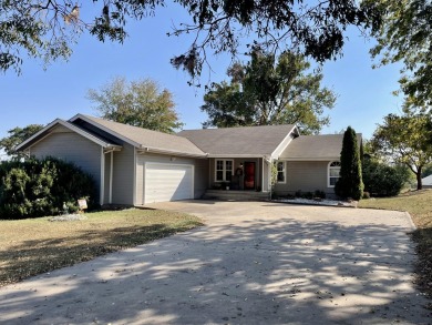 WON'T LAST LONG!  Lakeview and Golf Course view! Neat and tidy on Cherokee Grove Golf Club, Inc in Oklahoma - for sale on GolfHomes.com, golf home, golf lot