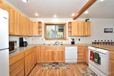 Welcome to this move-in ready home nestled in the exclusive on Meadowcreek Golf Resort in Idaho - for sale on GolfHomes.com, golf home, golf lot