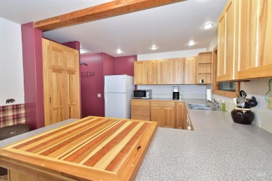 Welcome to this move-in ready home nestled in the exclusive on Meadowcreek Golf Resort in Idaho - for sale on GolfHomes.com, golf home, golf lot