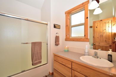Welcome to this move-in ready home nestled in the exclusive on Meadowcreek Golf Resort in Idaho - for sale on GolfHomes.com, golf home, golf lot