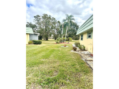 Priced to Sell! Discover the perfect blend of comfort and on Kings Point Executive Golf Course in Florida - for sale on GolfHomes.com, golf home, golf lot
