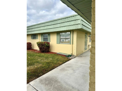 Priced to Sell! Discover the perfect blend of comfort and on Kings Point Executive Golf Course in Florida - for sale on GolfHomes.com, golf home, golf lot