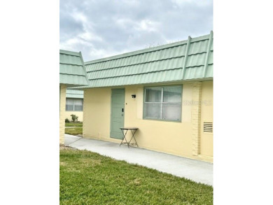 Priced to Sell! Discover the perfect blend of comfort and on Kings Point Executive Golf Course in Florida - for sale on GolfHomes.com, golf home, golf lot