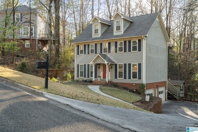 Well-maintained 3BR, 2.5BA home in the heart of Riverchase on Riverchase Country Club in Alabama - for sale on GolfHomes.com, golf home, golf lot