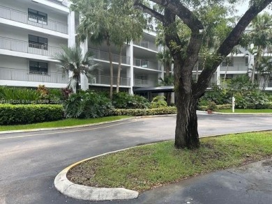 Remodeled and spectacular unit, 2 bedrooms and 2 bathrooms condo on Bonaventure Country Club in Florida - for sale on GolfHomes.com, golf home, golf lot