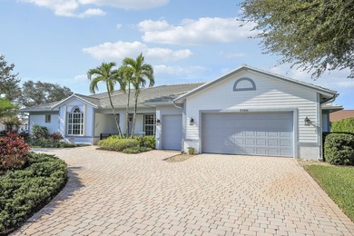 Your chance to live close to it all... a fine golf course and on Hobe Sound Golf Club in Florida - for sale on GolfHomes.com, golf home, golf lot