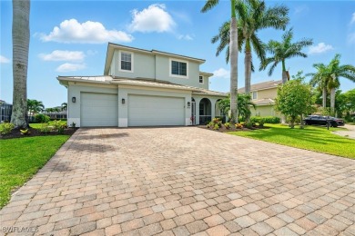 This 5 bed, 4.5 bath home sits in a quiet cul-de-sac in the on Royal Tee Country Club in Florida - for sale on GolfHomes.com, golf home, golf lot