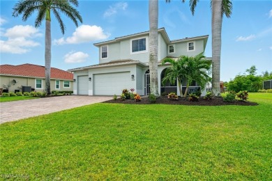 This 5 bed, 4.5 bath home sits in a quiet cul-de-sac in the on Royal Tee Country Club in Florida - for sale on GolfHomes.com, golf home, golf lot